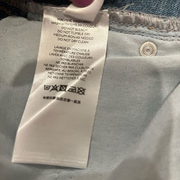 BDG Mid-Rise Essential Jean Shorts Distressed Raw Hem size 27 - Picture 5 of 5